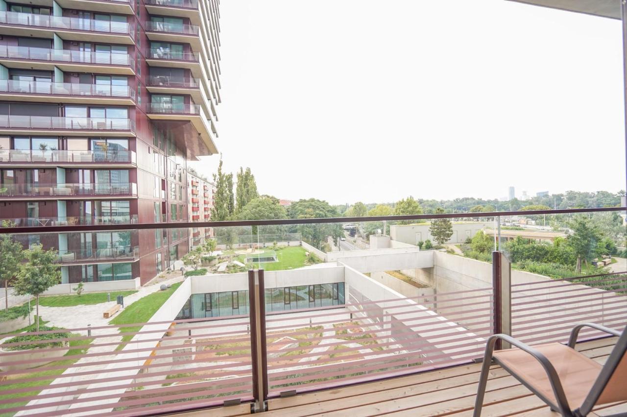 Suite In High-Rise On The Danube Vienna Exterior photo